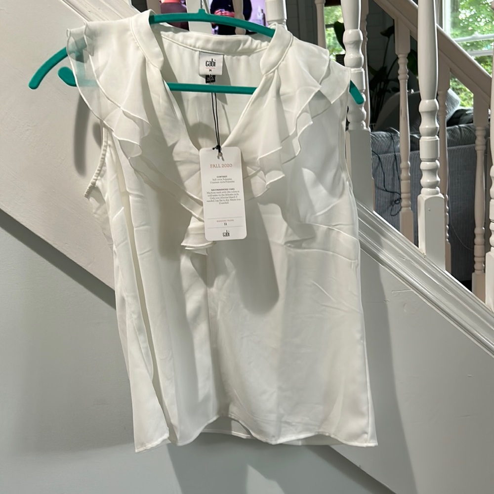 NWT Cabi sleeveless ruffle blouse